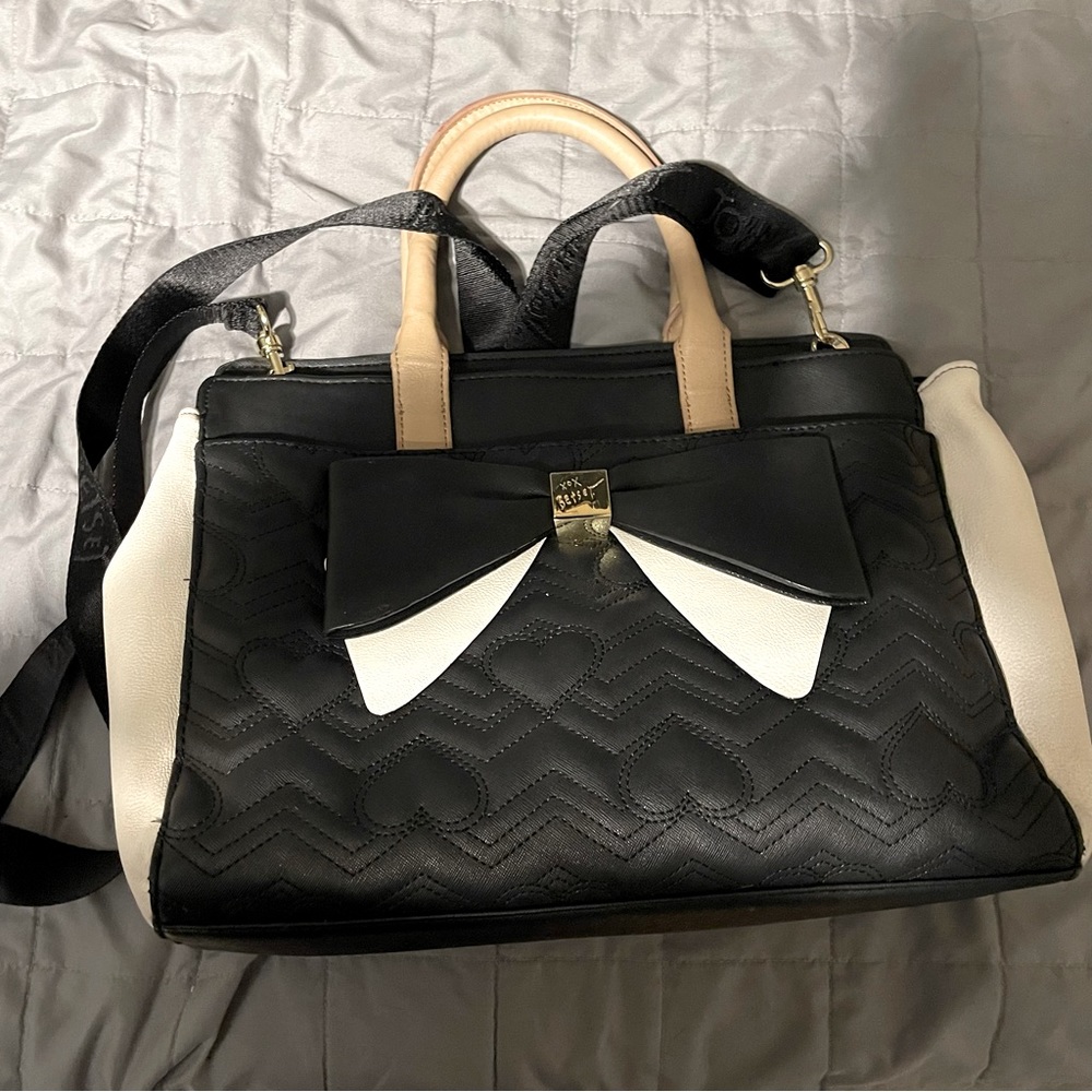 EUC Betsey Johnson Purse with Bow and Detachable Cosmetic Bag